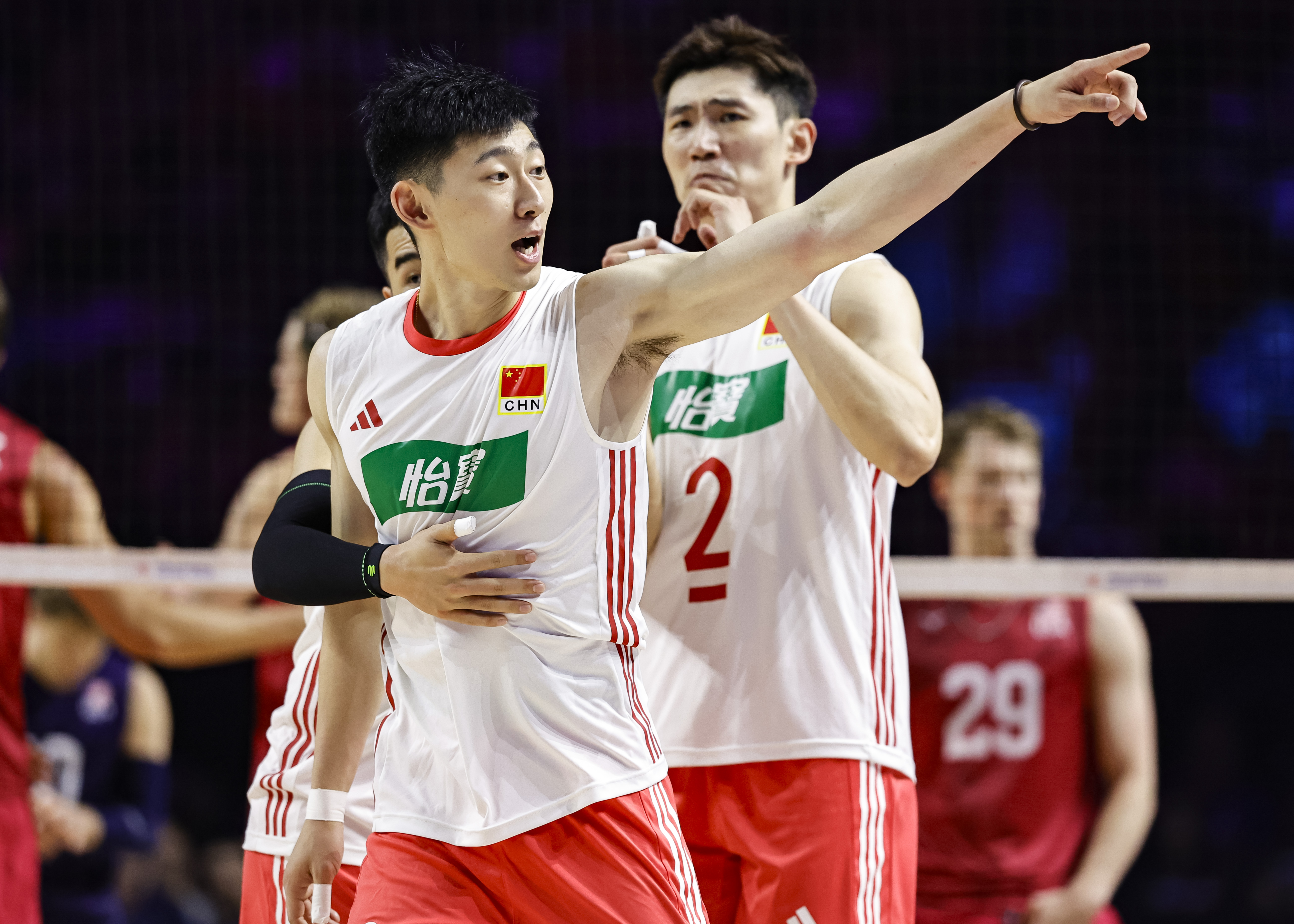 男子排球半决赛：实力擂台，风云变幻